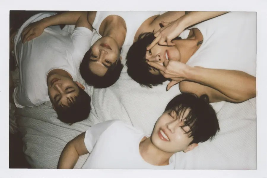 Foto TEASER do novo álbum, WRLD