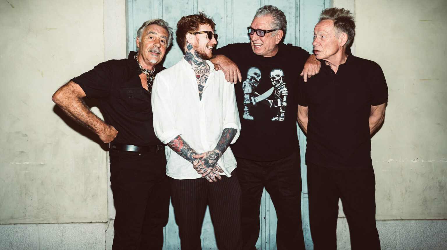 Integrantes do Sex Pistols e Frank Carter durante anuncio de turnê e show no The Town 2025.