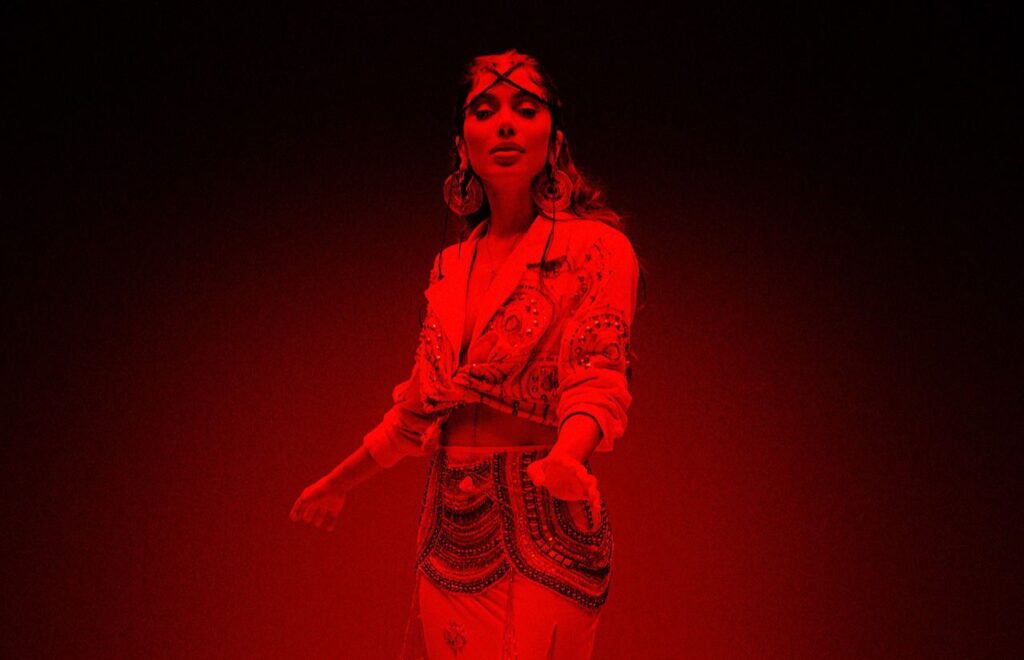 Anitta apresenta versão em espanhol de “Pinterest” em nova performance no COLORS