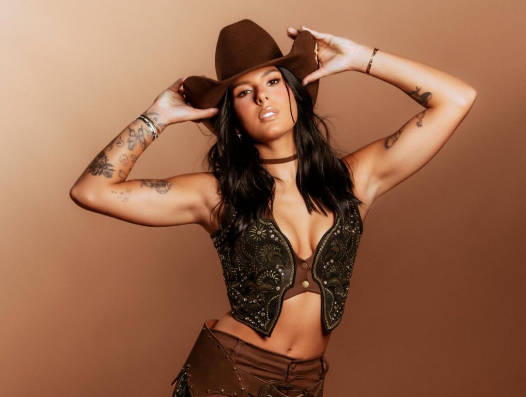 Ana Castela lança álbum “Fire Arena” e marca nova fase da carreira