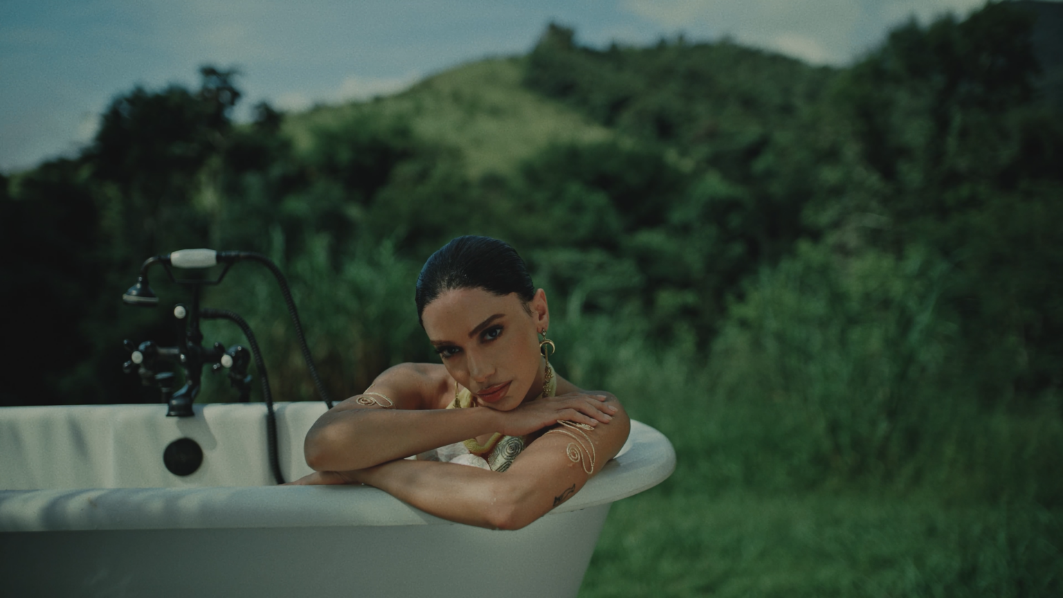 Anitta dá mais um passo na era EQUILIBRIVM com o lançamento do visual de “So Much Love”