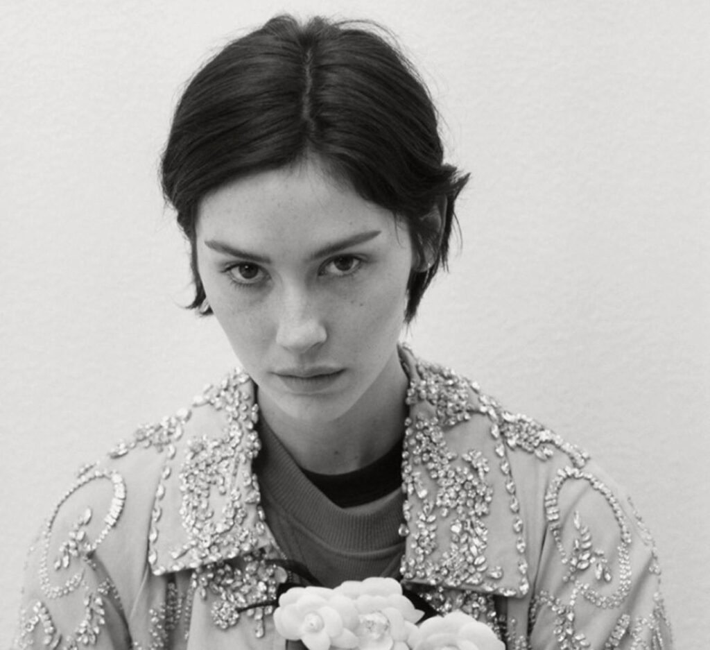 Gracie Abrams anuncia novo álbum “Daughter From Hell” e revela detalhes da próxima fase da carreira