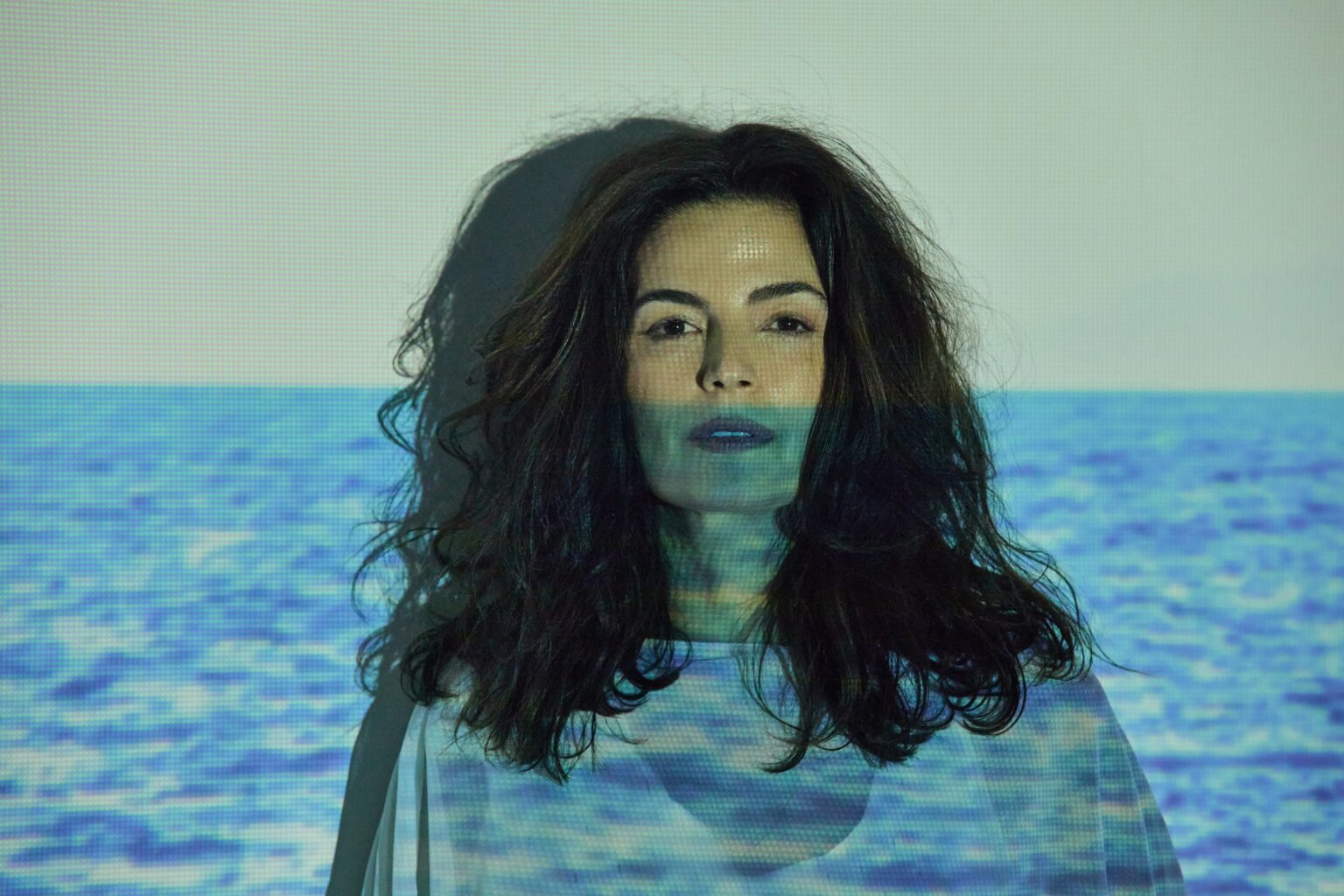 Emanuelle Araújo estreia show do álbum “Corra para o Mar” no Blue Note Rio