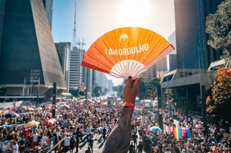 Amstel renova apoio à Parada LGBT+ de São Paulo e anuncia programação especial para 2026