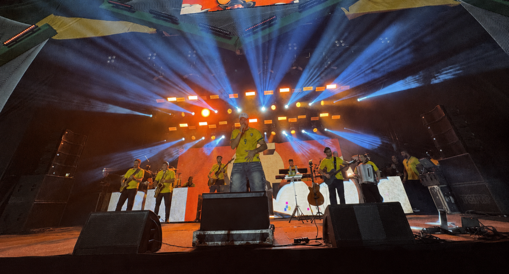 Nattan lota o Colosso e transforma noite de Copa em grande celebração em Fortaleza