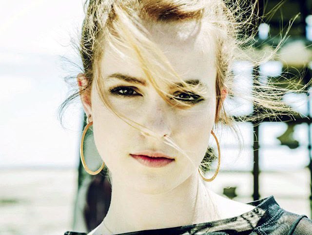 Bridgit Mendler reaparece na música com EP surpresa e resgata material inédito após anos afastada