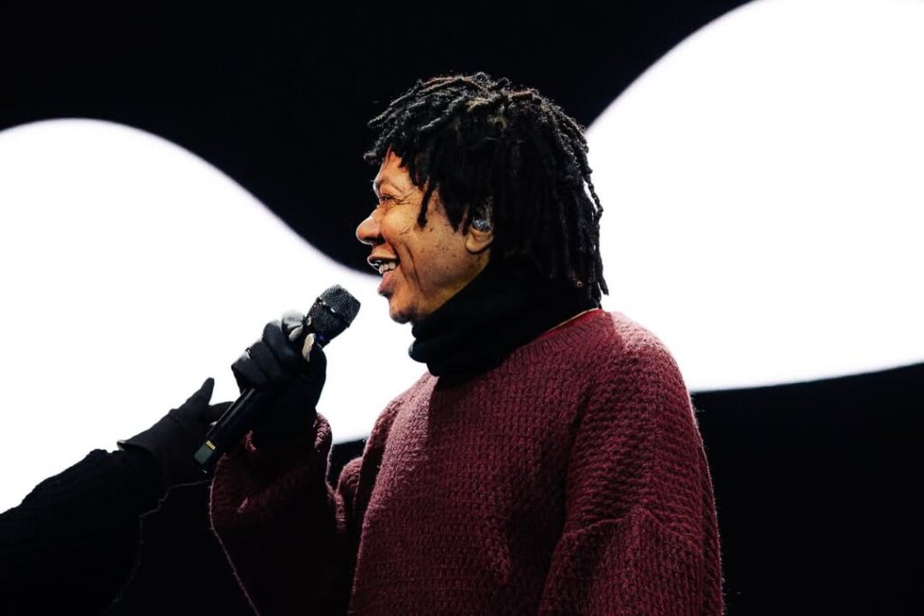 Djavan celebra 50 anos de carreira em Curitiba com show inesquecível