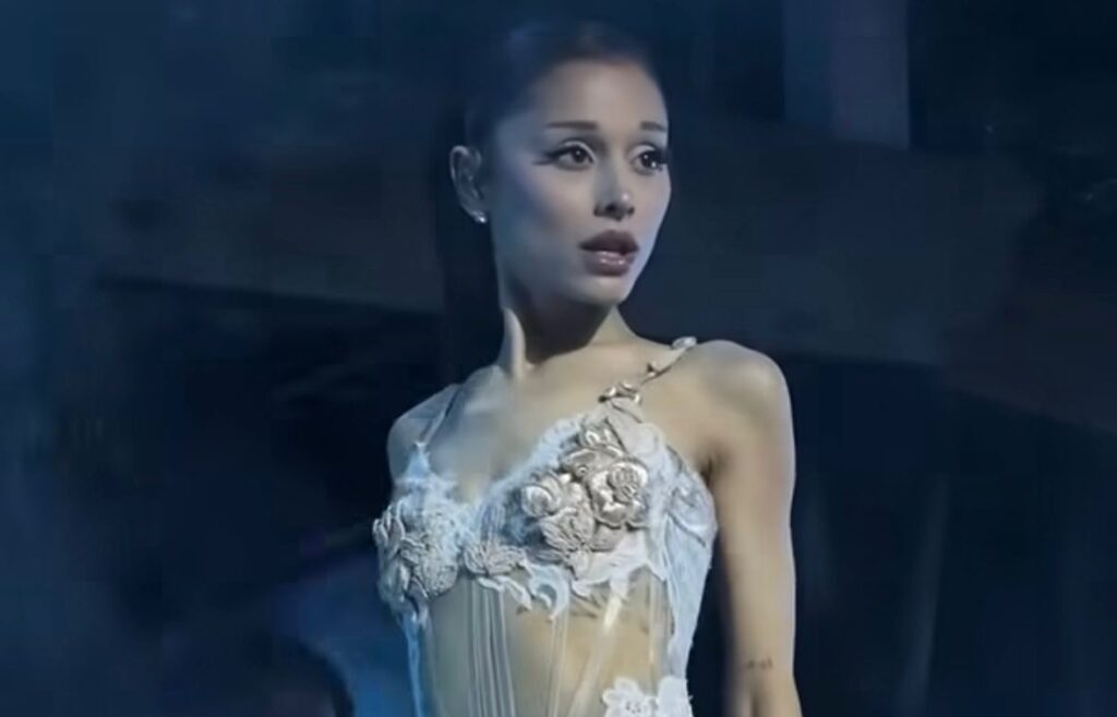 A espera acabou: Ariana Grande fez seu aguardado retorno aos palcos com a abertura oficial da “The Eternal Sunshine Tour”