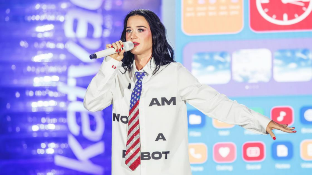 Katy Perry estreia nova temporada de festivais com nostalgia, humor e a aguardada “Watch It Burn”