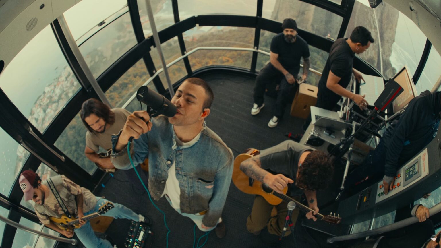 Lagum lança a primeira live session do mundo gravada no Bondinho do Pão de Açúcar