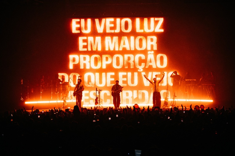 Gilsons inicia turnê europeia com shows em 11 cidades de sete países