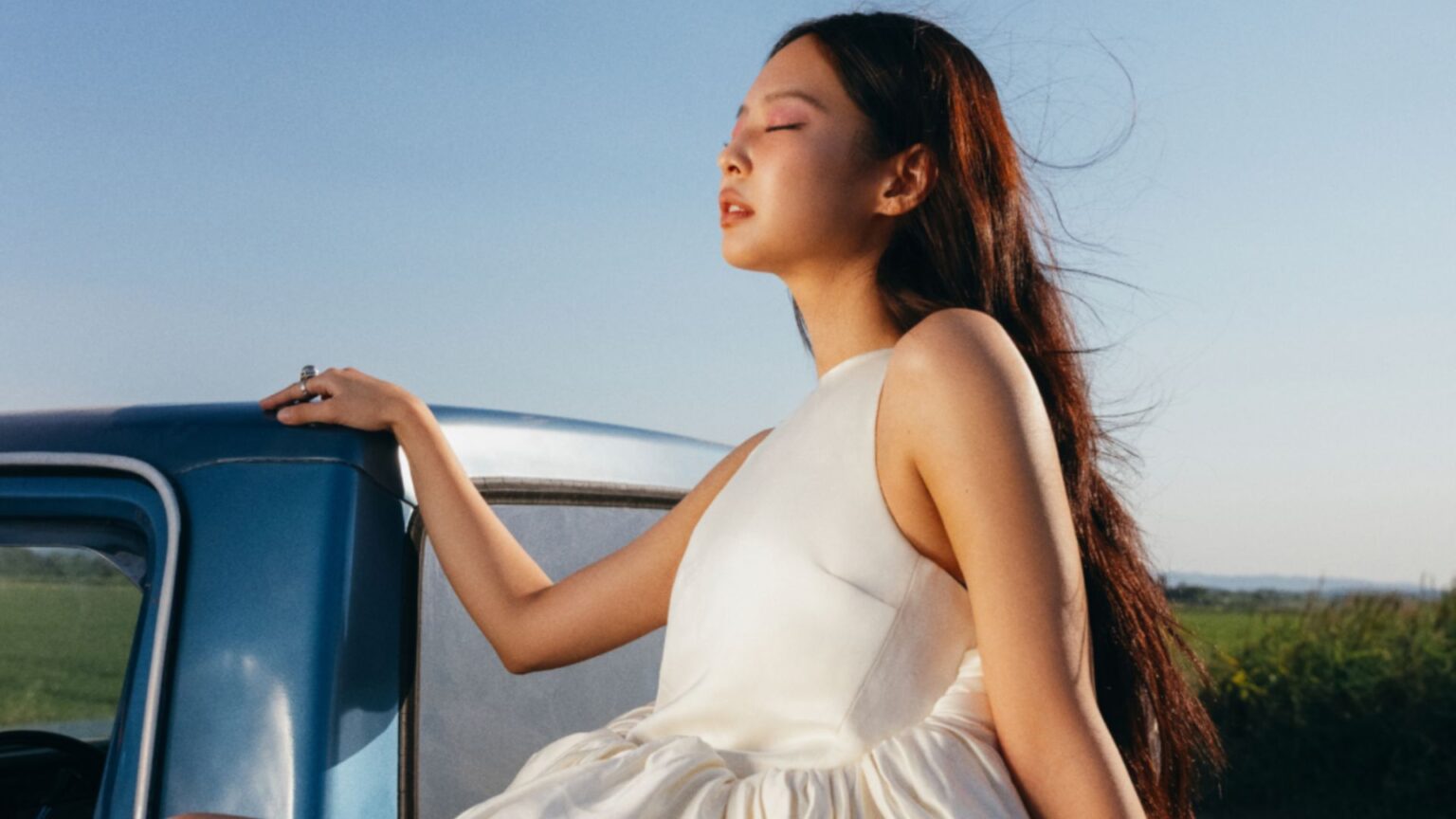 JENNIE lança o single “Less than a Lover” e aposta em nova fase musical com sonoridade etérea