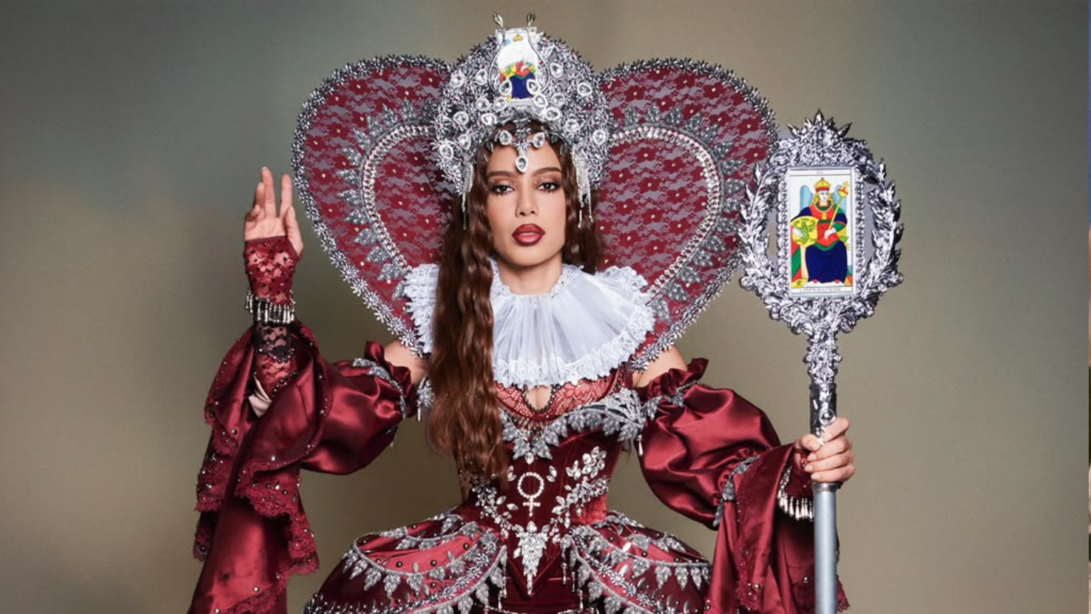 Anitta leva os Ensaios para Lisboa com inspiração no Tarô