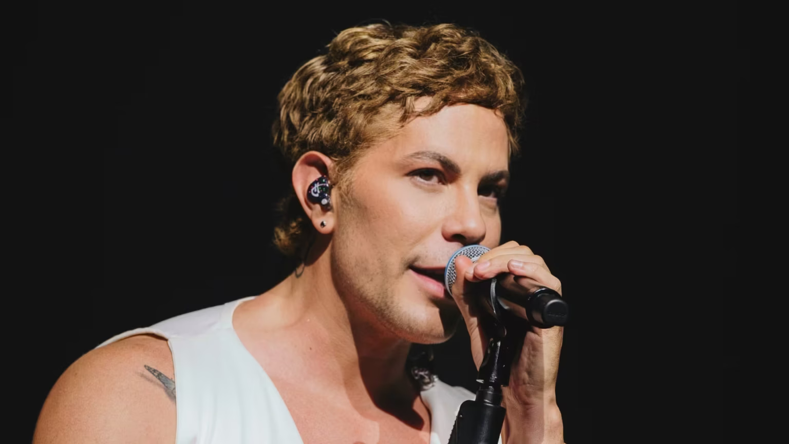 Christian Chávez transforma show em reencontro coletivo em São Paulo