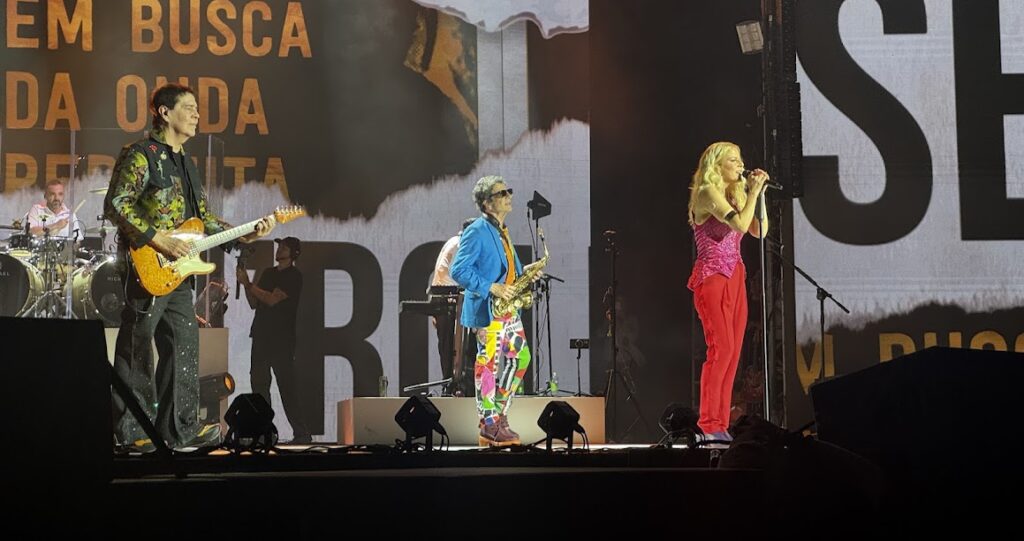 Kid Abelha volta a Fortaleza com repertório de sucessos e celebra aniversário de Paula Toller