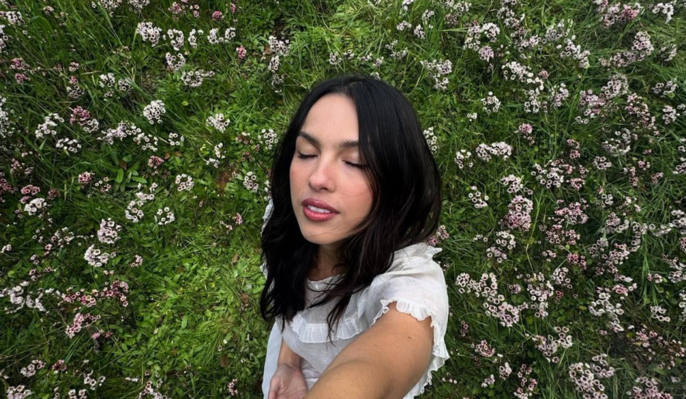 Olivia Rodrigo lança “serena joy” e destina parte da renda a festival beneficente