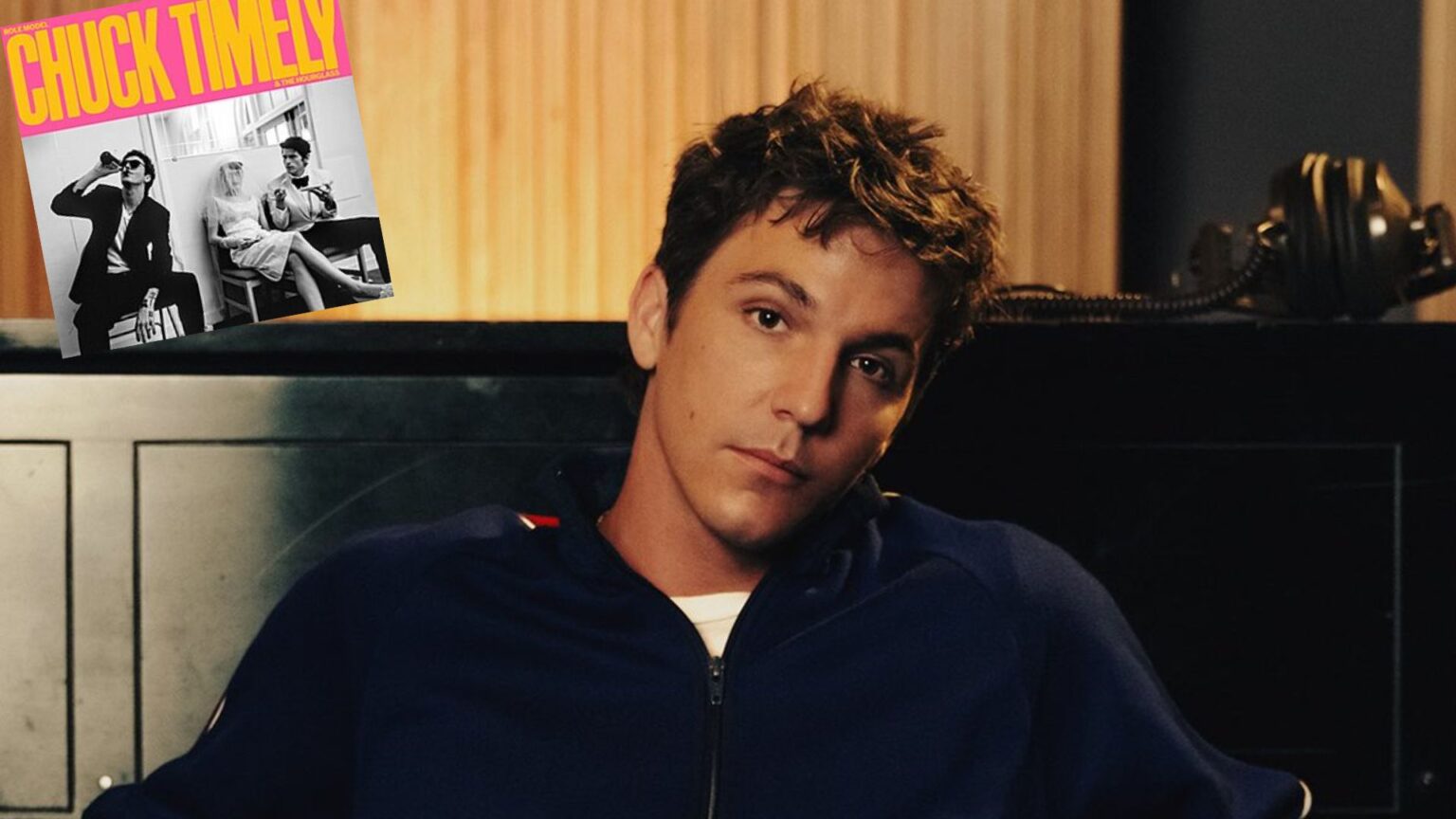 Role Model lança “Chuck Timely & The Hourglass”, seu terceiro disco de estúdio