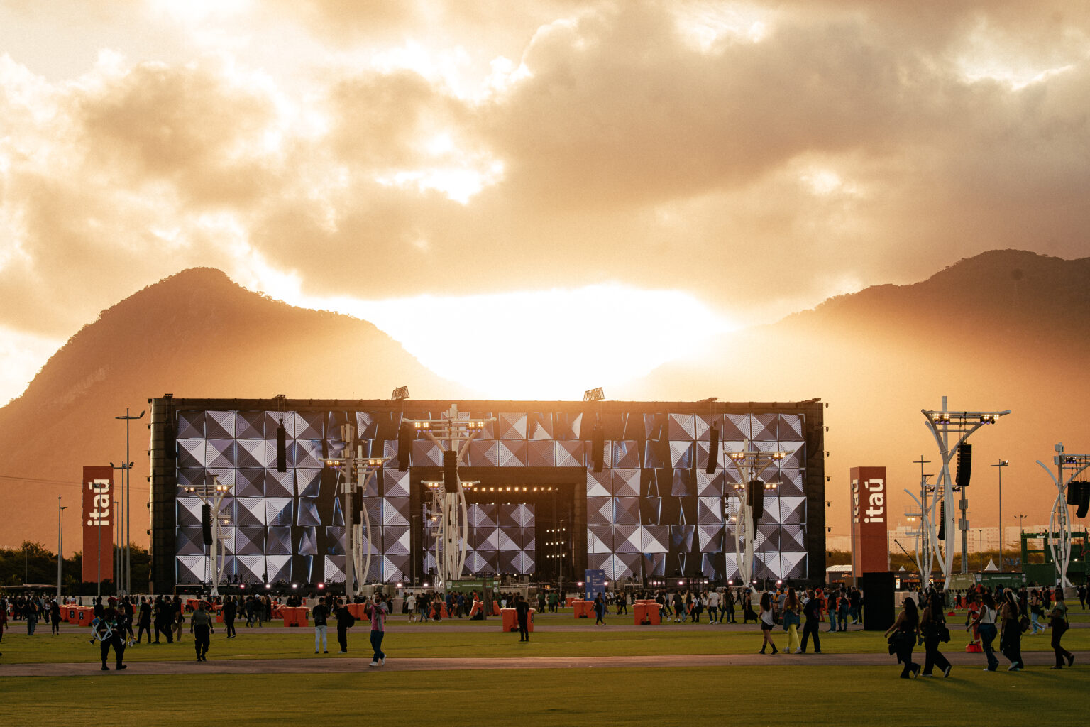 Rock in Rio 2026 realiza evento-teste e revela nova cenografia de LED do Palco Mundo