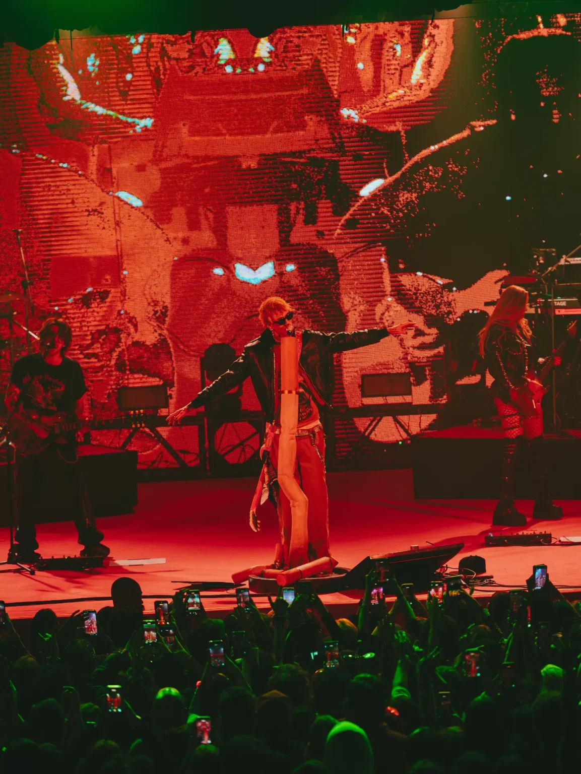 mgk encerra turnê Lost Americana com show lotado em São Paulo