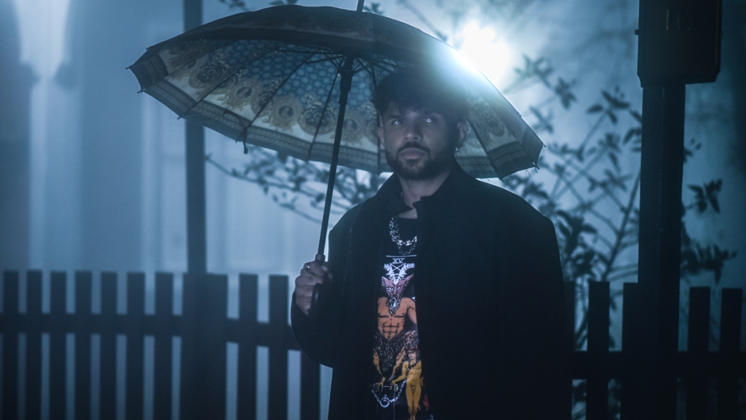 Gabriel Sebastian critica violência policial e racismo no clipe de “CULPADO”