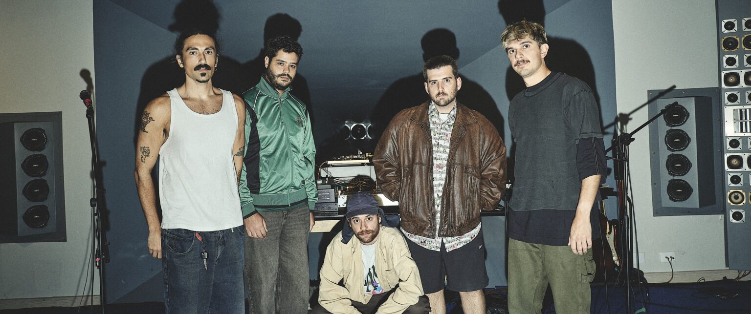 Jovem Dionisio leva turnê do álbum “Migalhas” ao Cine Joia, em São Paulo