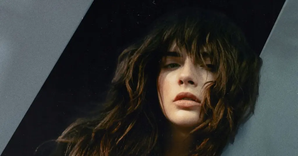 Você sabia que Cara Delevingne canta? Atriz e modelo é atração do Primavera Sound São Paulo 2026